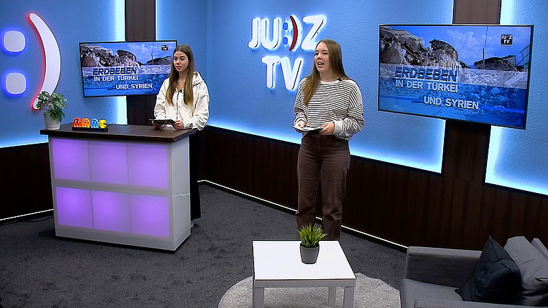 Moderatorinnen im Studio