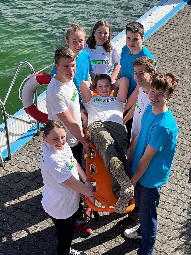 Nachtbaden gut gesichert durch unser Jugendrettungsschwimmer-Team!