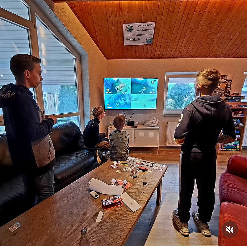 Mit dem neuen Fernseher, Sofa, der Switch und der Box