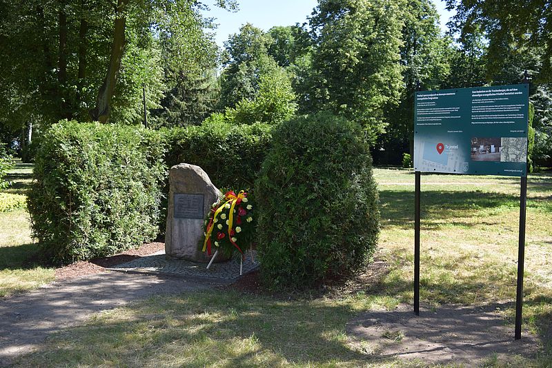 Gedenken an deutsche Vorfahren auf dem ehem. ev. Friedhof